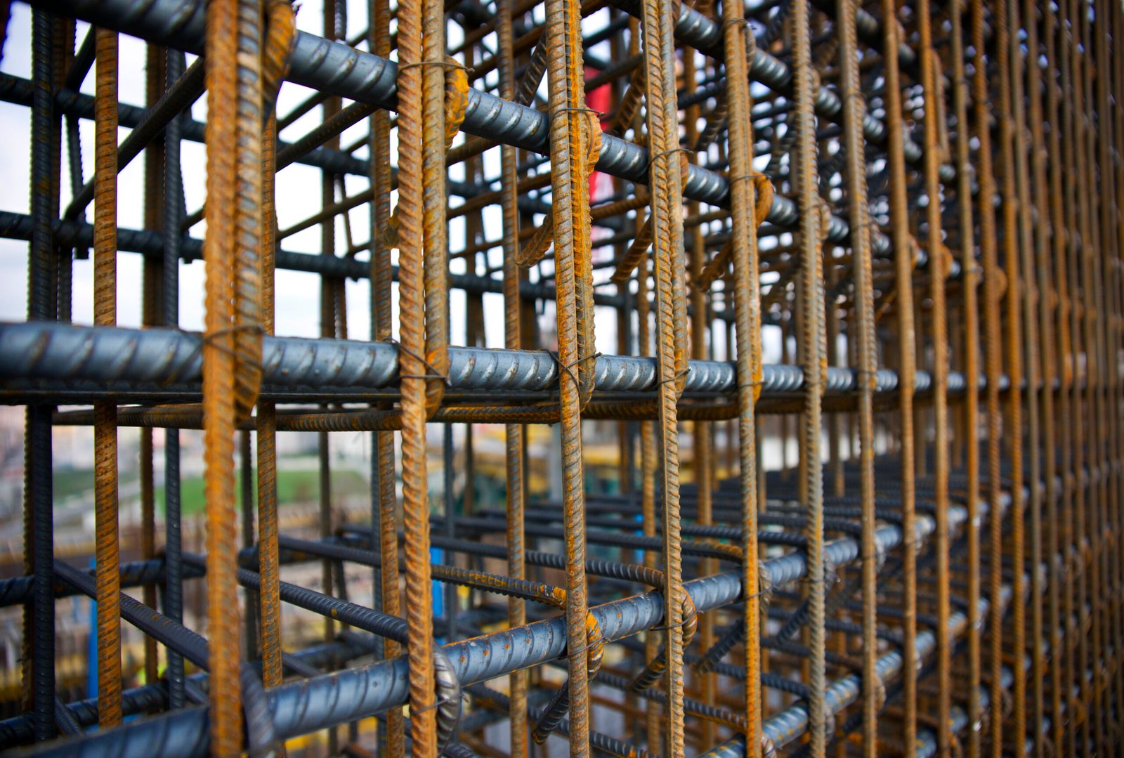 Composite Reinforcements vs Steel: Which Is the Right Choice for Your Construction Projects?